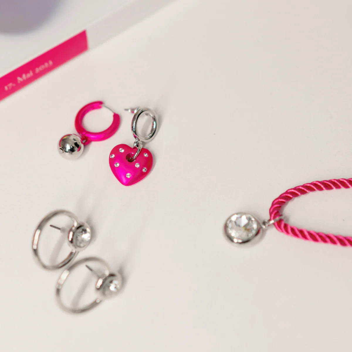 Boucles d'oreilles anneaux avec strass - Image 2