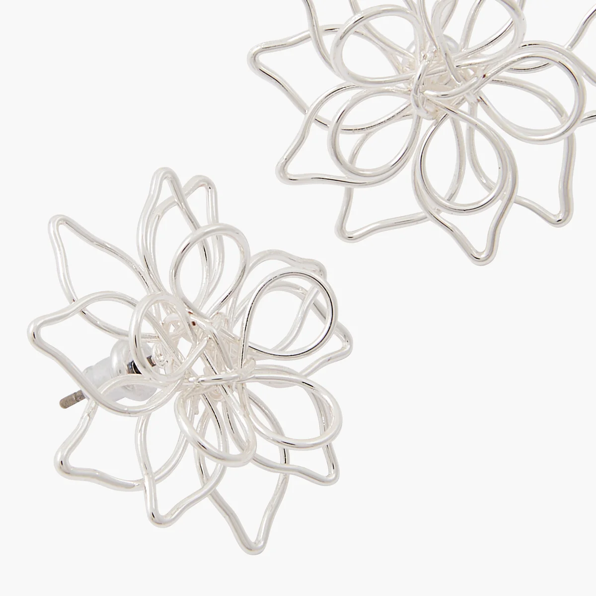 Boucles d'oreilles fleurs argentées - Image 2
