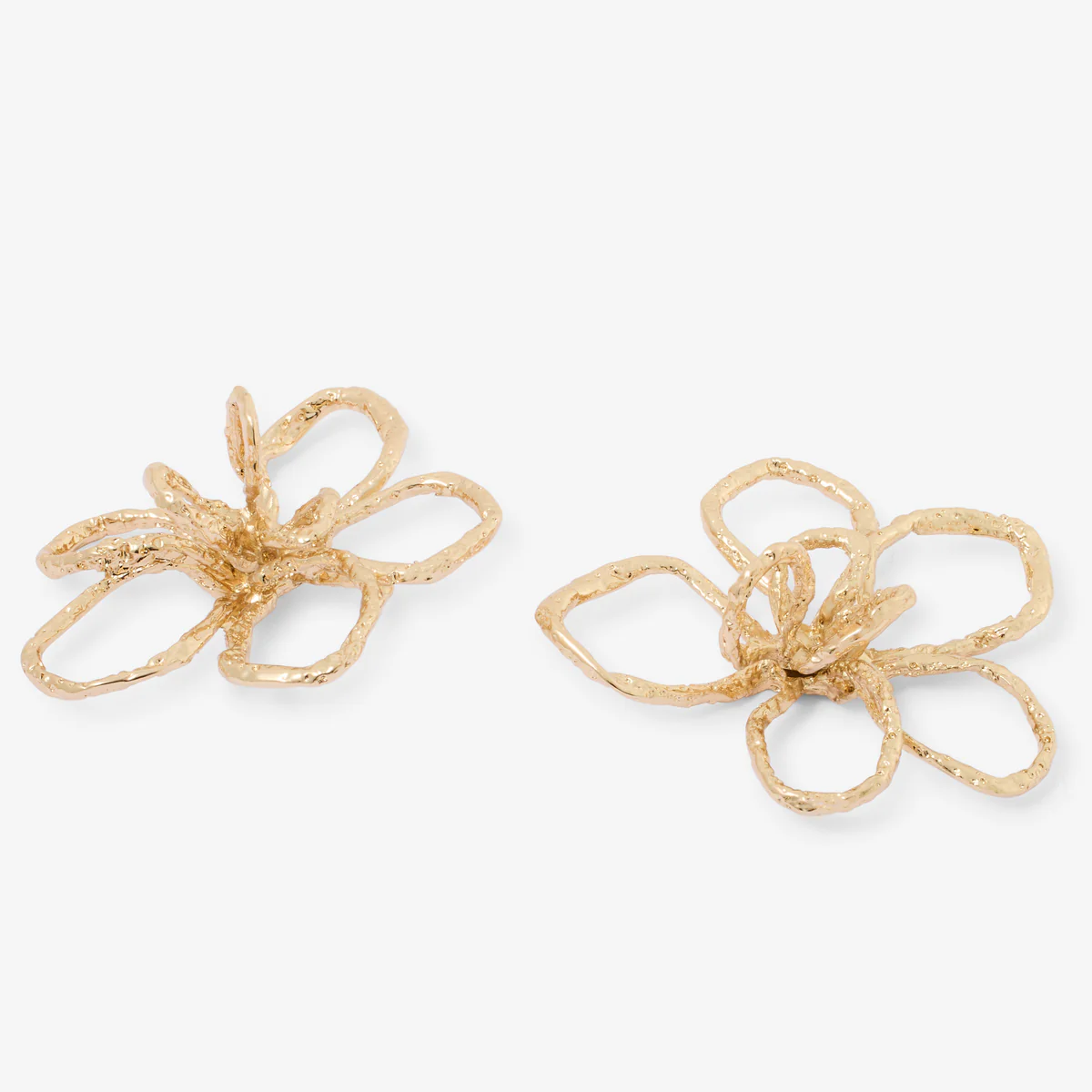 Boucles d'oreilles fleurs dorées - Image 2