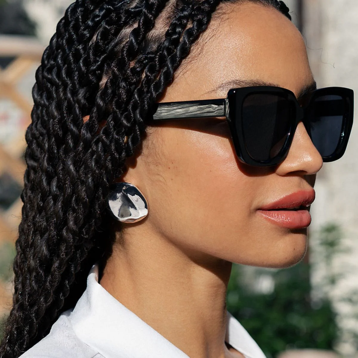Boucles d'oreilles rond irrégulier argenté - Image 2