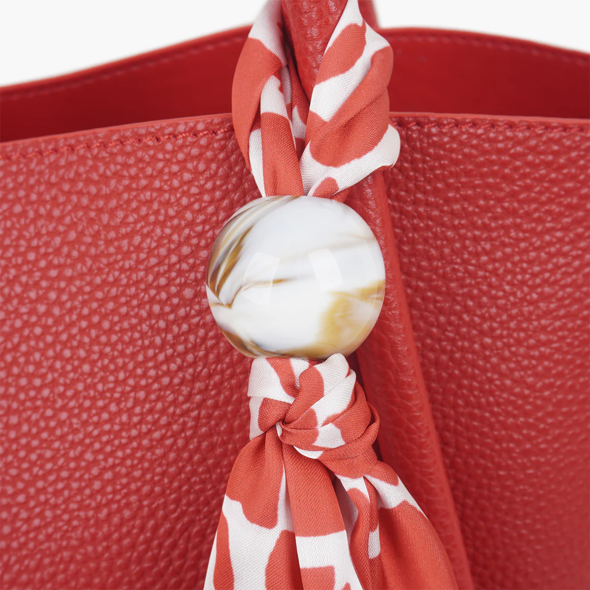 Cabas rouge avec foulard - Image 6