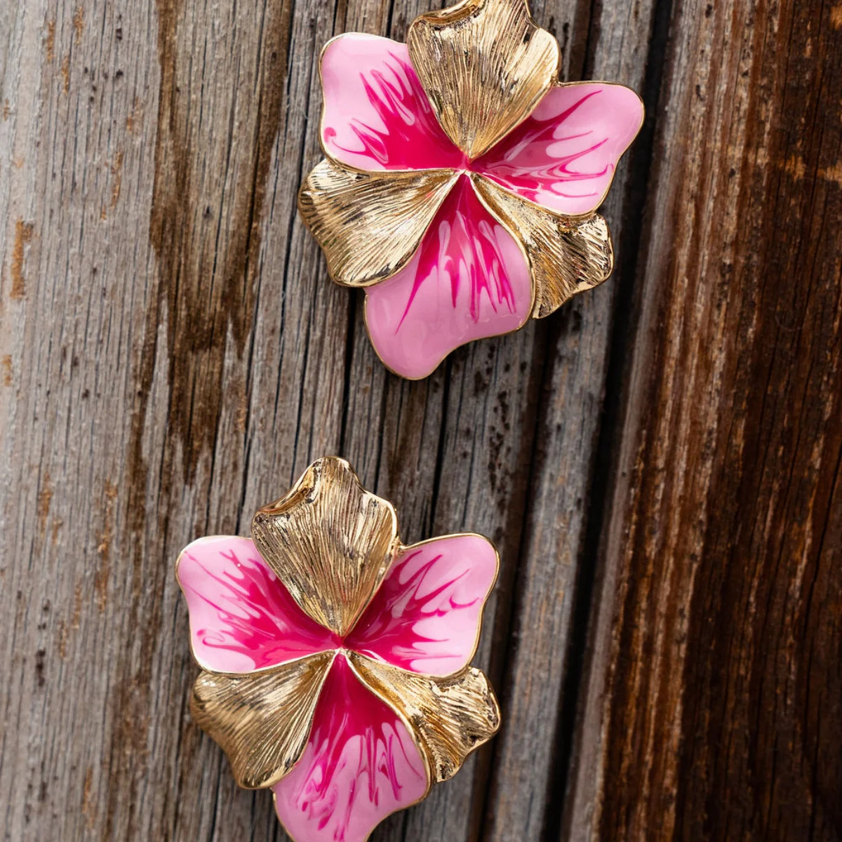 Grandes boucles d'oreilles fleur en émail - Image 2