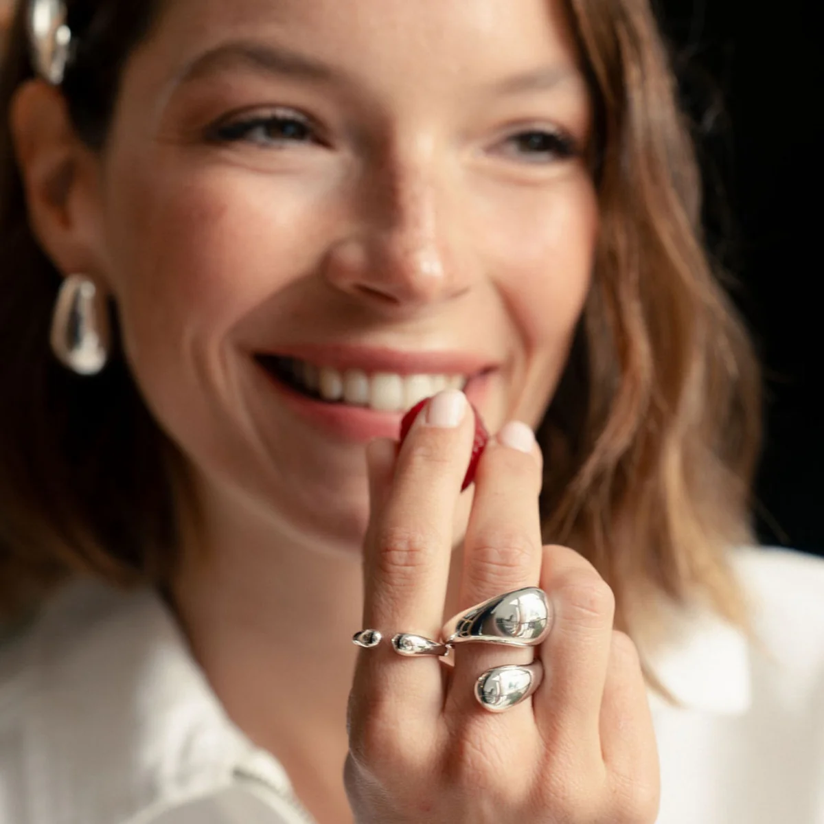 Grosse bague enroulée argentée - Image 2