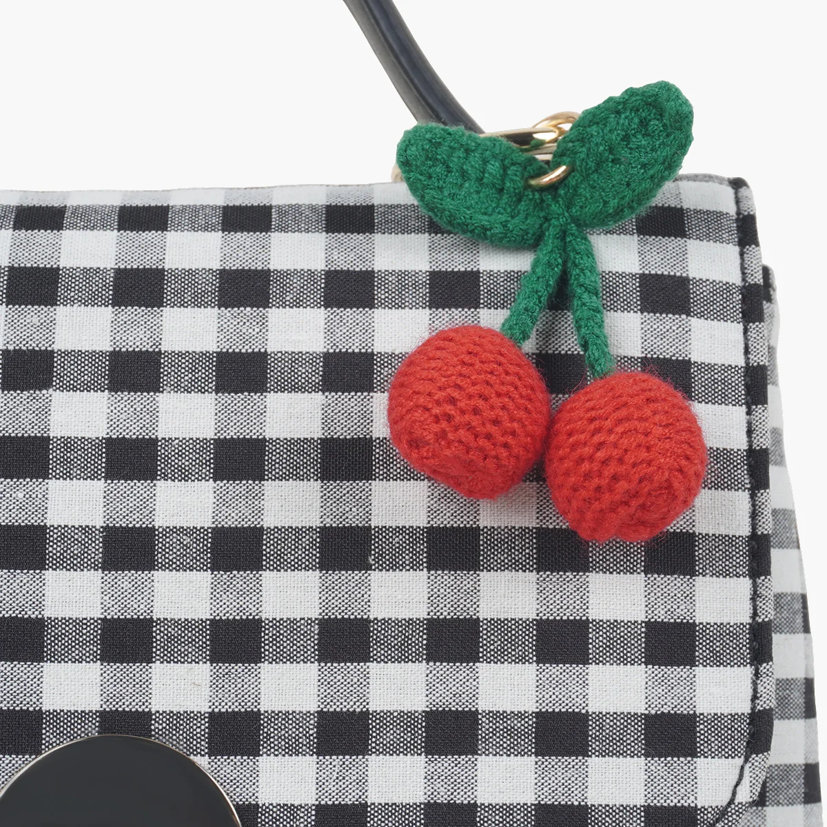 Petit sac à bandoulière motif vichy avec grigri cerise - Image 6