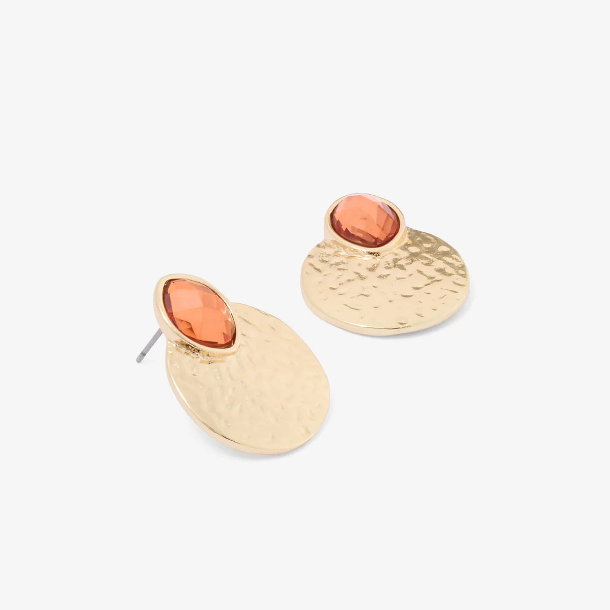 Petites boucles d'oreilles martelées avec pierre facettée - Image 2