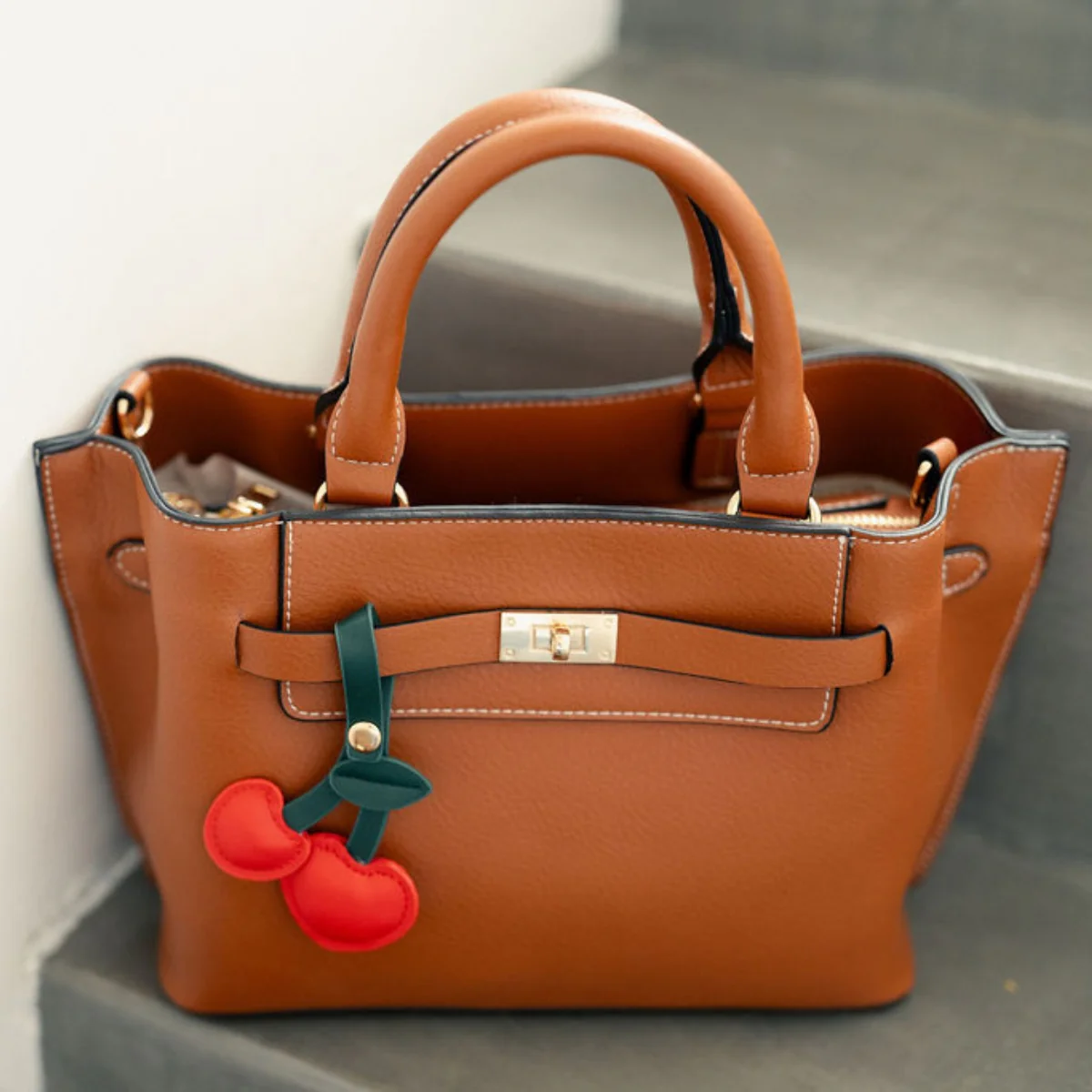 Sac porté main effet grainé camel - Image 2